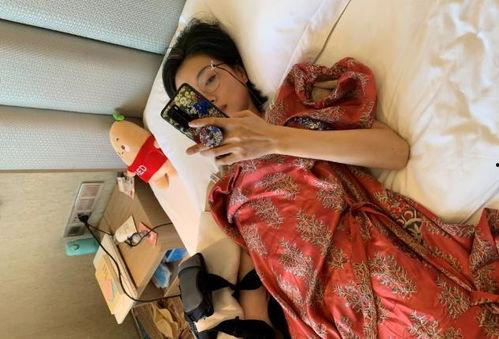 万茜行李爆料视频,揭秘明星出行必备清单  第1张